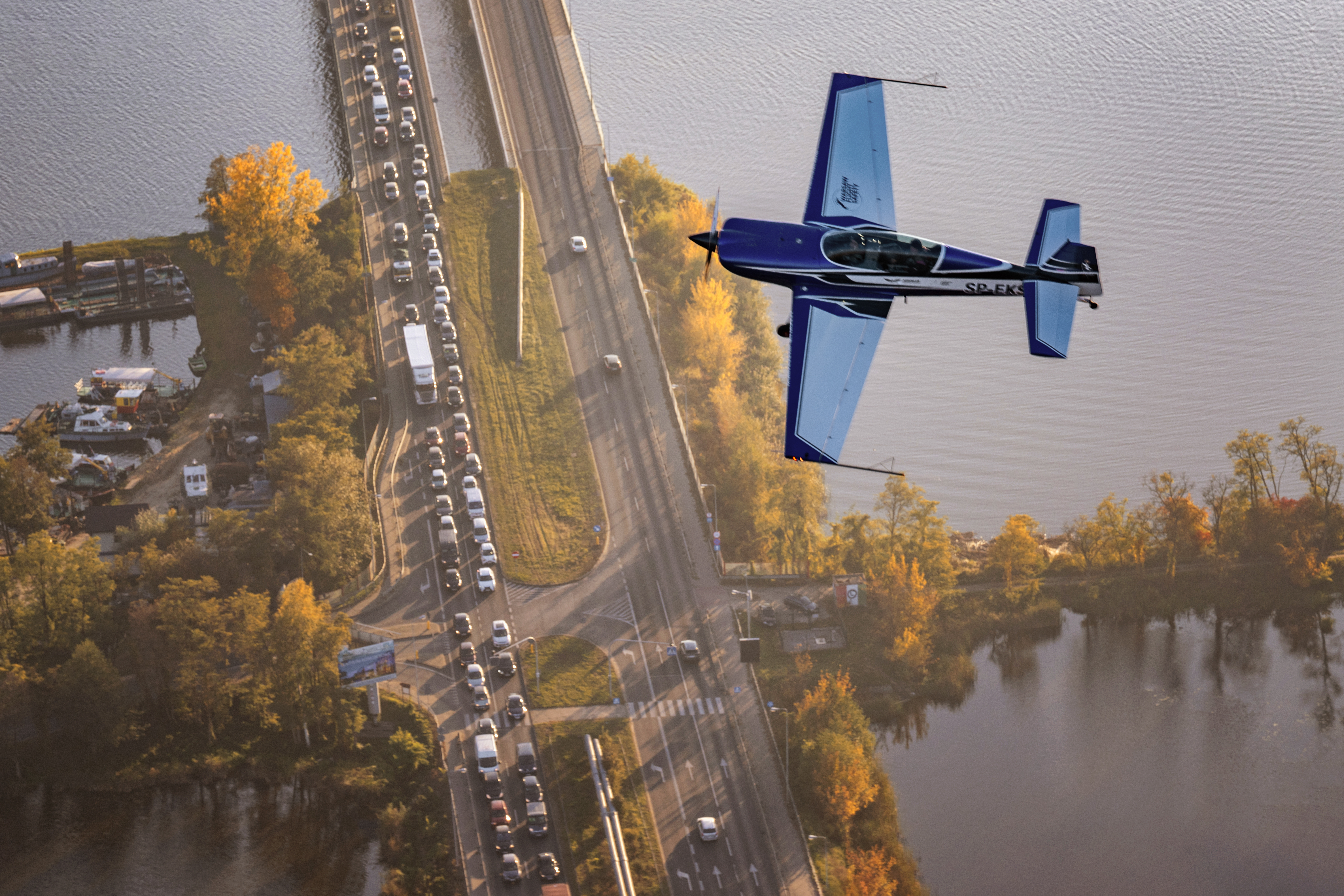Extra 300L SP-EKS - lot akrobacyjny