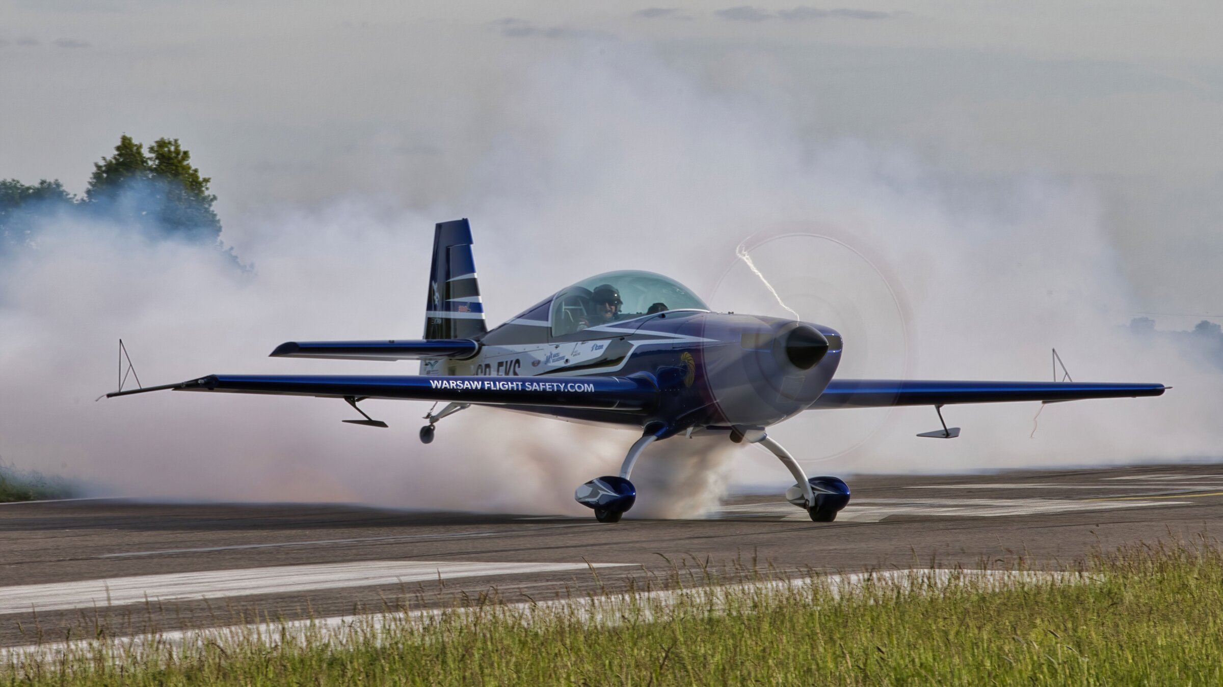 Akrobacja Extra 300L SP-EKS w powietrzu