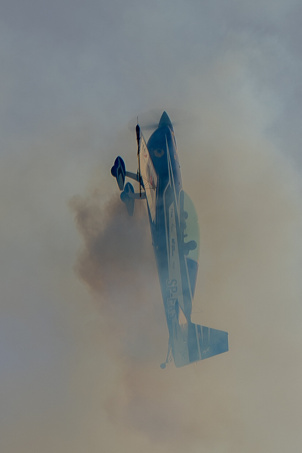 Akrobacyjny Extra 300L SP-EKS z bliska