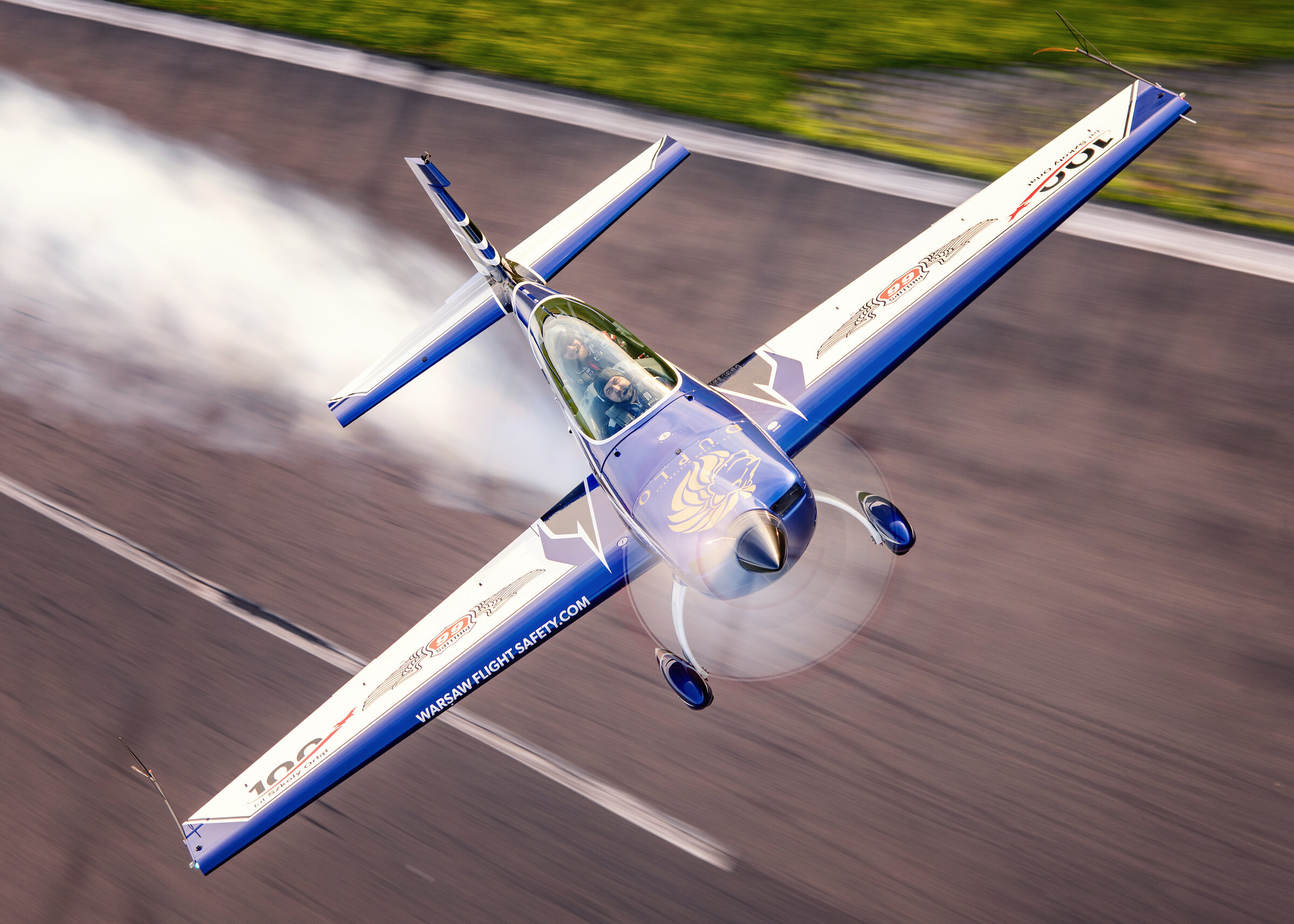 Akrobacja Extra 300L SP-EKS w powietrzu