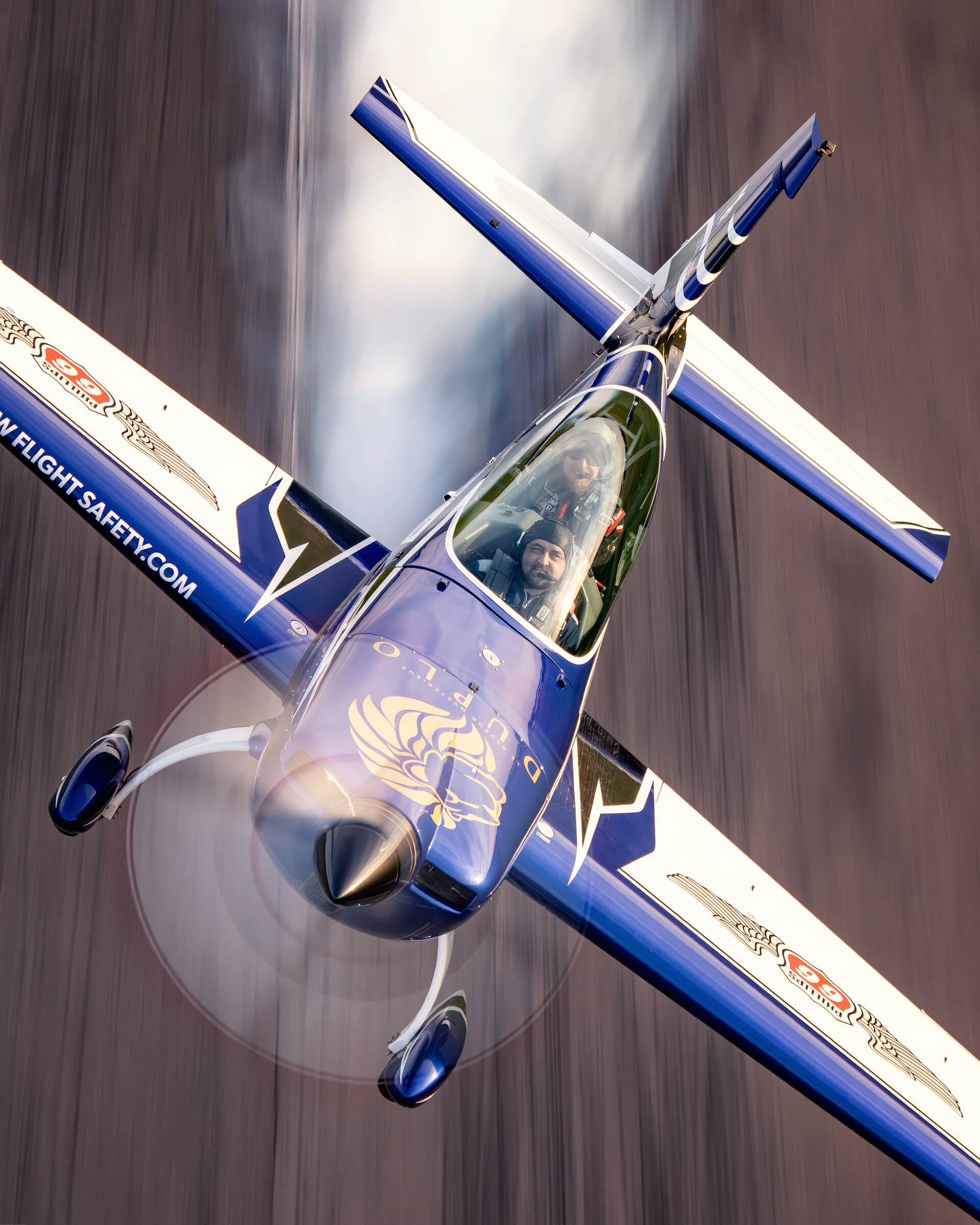 Extra 300L SP-EKS na pokazie lotniczym ATAM