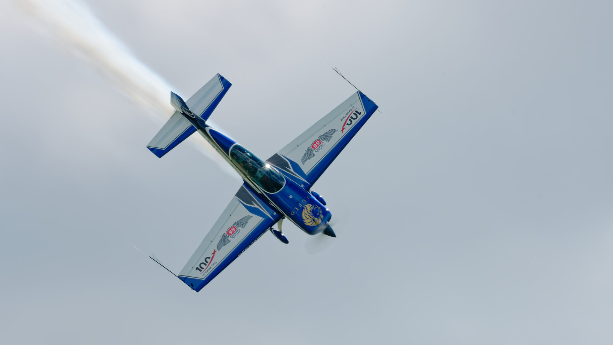 SP-EKS w locie nurkowym z dymem nad Nowym Targiem